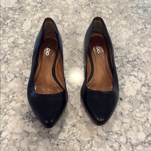 Aldo Elegant Black Leather ballet flat size 8.5